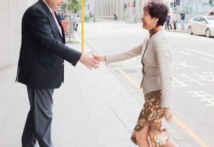 Carrie Lam besucht die Europäische Handelskammer in HK